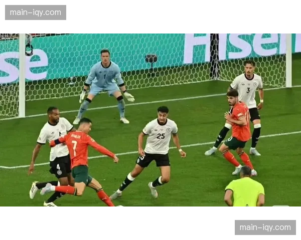 塞维利亚新帅首秀在即，训练中重点演练三中卫战术