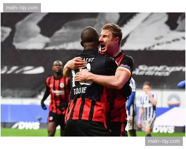 法兰克福2-1沃尔夫斯堡，客场全取三分提升排名